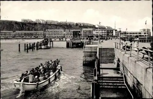 Ak Nordseeinsel Helgoland, an der Landungsbrücke, Hotels