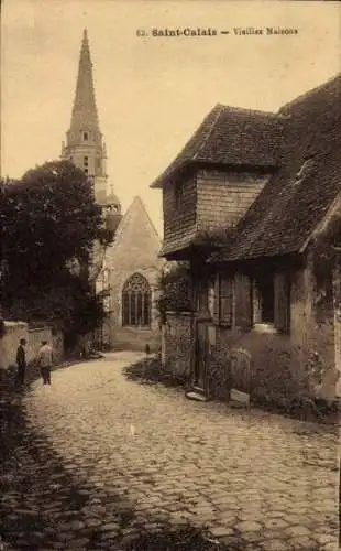 Ak Saint Calais Sarthe, alte Häuser, Kirche