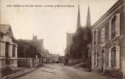 Ak Torce-en-Vallee Sarthe, La Poste, la Mairie, Kirche