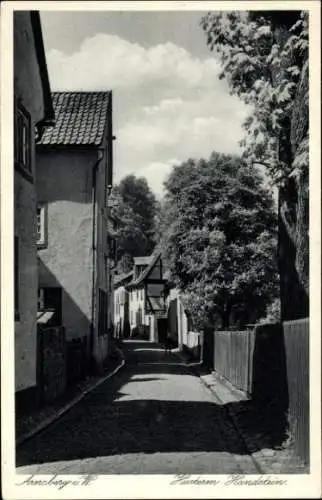 Ak Arnsberg im Sauerland, Hinterm Handstein, Staßenansicht, Fachwerkhaus