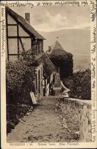 Ak Arnsberg im Sauerland Westfalen, grüner Turm, alter Freistuhl, Fachwerkhäuser