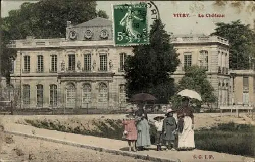 Ak Vitry sur Seine Val de Marne, Schloss, Spaziergänger