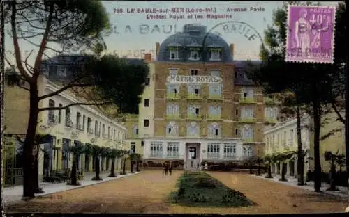 Ak La Baule sur Mer Loire Atlantique, Royal Hotel and Stores