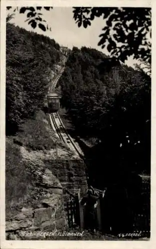 Ak Bergen Norwegen, Flöibanen, Seilbahn, Frau am Tor