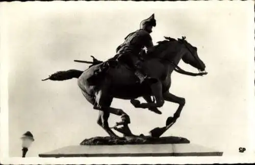 Ak Caen-Calvados, Statue von Du Guesclin