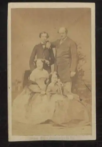 CdV Fürst Karl Anton v. Hohenzollern-Sigmaringen u. Gemahlin Josefine mit Familie v. Hamilton