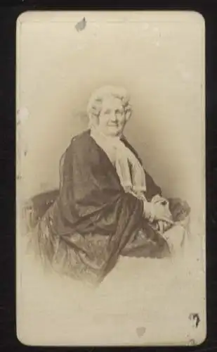 CdV Portrait Fürstin Adelheid Reuß (jüngere Linie), geb. Reuß-Ebersdorf