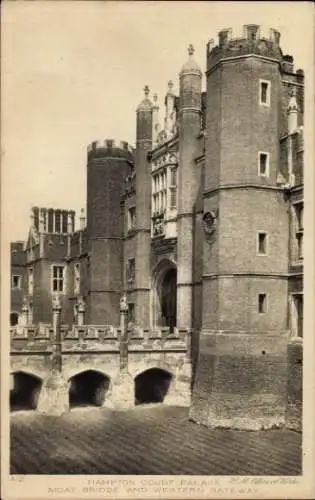 Ak Richmond upon Thames London England, Hampton Court Palace, Brücke