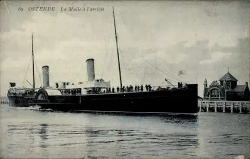 Ak Oostende Ostende Westflandern, La Malle a l'arrivee, Raddampfer