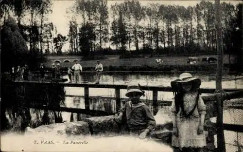 Ak Vaas Sarthe, La Passerelle, Kinder