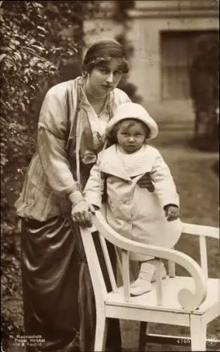 Ak Prinzessin August Wilhelm von Preußen, Alexandra Viktoria, mit Sohn Alexander Ferdinand