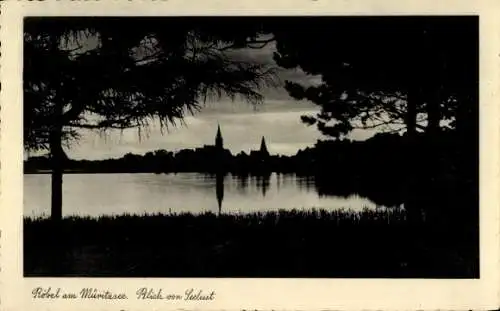 Ak Röbel an der Müritz, Blick von Seelust, Kirche, Weg, Müritzsee