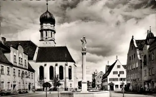 Ak Schongau in Oberbayern, Marienplatz, Brunnen, Kirche