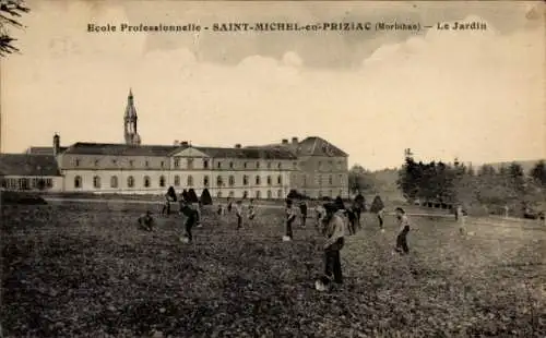 Ak Saint Michel in Priziac Morbihan, Berufsschule, Garten