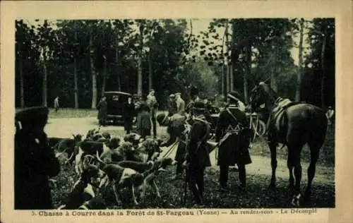 Ak Foret de St. Fargeau Yonne, Jagdgesellschaft, Jagdhunde