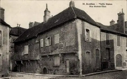 Ak Avallon-Yonne, Altes Haus, Rue Maison Dieu