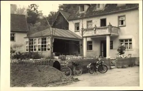 Foto Ak Tüchersfeld Pottenstein Oberfranken, Gaststätte Pension Fränkische Schweiz, Garten, Fahrrad