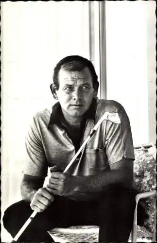 Ak Schauspieler David Janssen, Portrait, Auf der Flucht, Dr. Kimble, Golfschläger