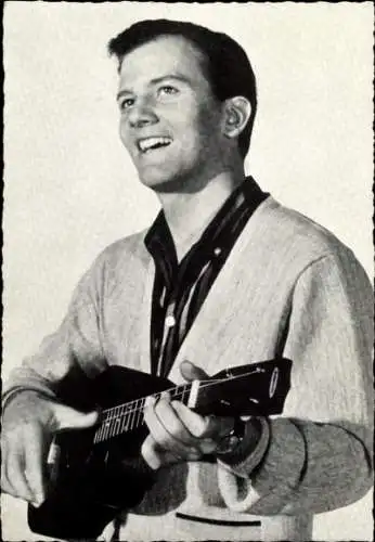 Ak Schauspieler Pat Boone, Portrait mit Gitarre