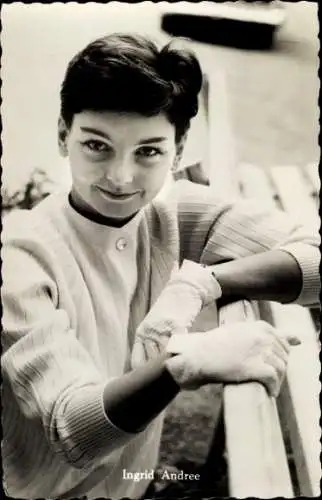 Ak Schauspielerin Ingrid Andree, Portrait, Handschuhe, Film Die Frau des Botschafters