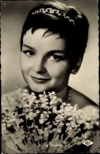 Ak Schauspielerin Ingrid Andree, Film Ihr Leibregiment, Blumen, Portrait