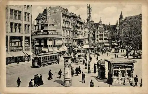 Ak Berlin Mitte, Blick auf den Spittelmarkt, Straßenbahnen, Straßenpartie, Passanten