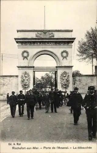 Ak Rochefort sur Mer Charente Maritime, Porte du Arsenal, der Ausschweifer