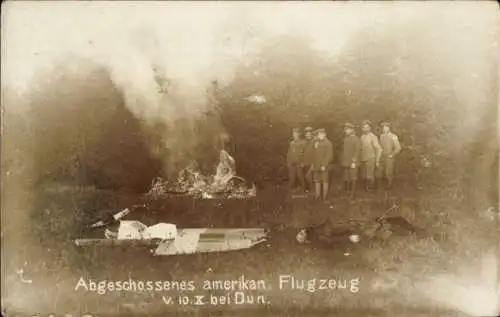 Foto Ak Dun sur Meuse, Abgeschossenes amerikanisches Flugzeug