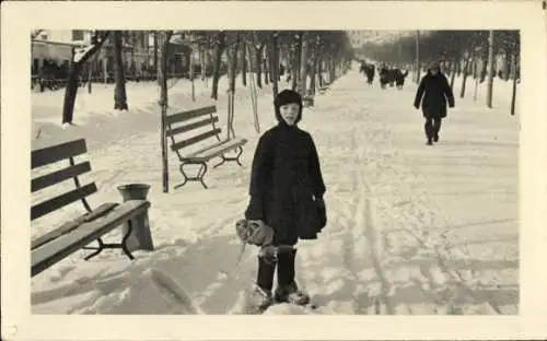 Foto Ak Moskau Russland, Winter, Allee, Kind