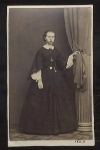 CdV Portrait Prinzessin Juliane von Hessen-Philippsthal-Barchfeld, geb. v. Bentheim-Steinfurt