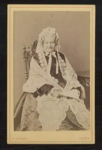 CdV Portrait Fürstin Adelheid von Reuß (jüngere Linie), geb. von Reuß-Ebersdorf