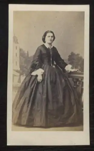 CdV Portrait Fürstin Agnes v. Reuß (jüng. Linie), geb. v. Württemberg, Pseudonym Angelika Hohenstein