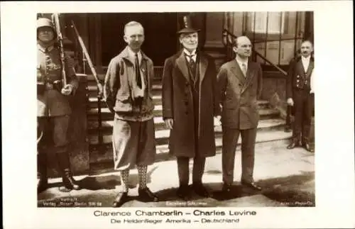 Ak Clarence Chamberlin, Charles Levine, Heldenflieger Amerika Deutschland, Exz. Schuman, Ross Verlag