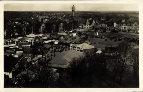 Ak Heide in Holstein, Gesamtansicht, Marktplatz, Karussell, Jahrmarkt