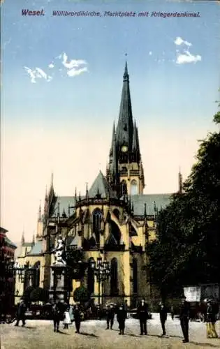 Ak Wesel am Niederrhein, Willibrodikirche, Marktplatz, Kriegerdenkmal