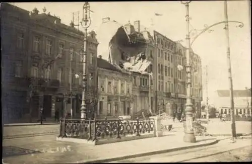 Foto Ak Östlicher Kriegsschauplatz, Zerstörtes Gebäude, Jahr 1917