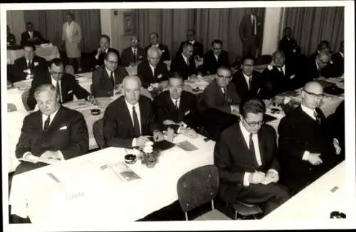 Foto Ak Parlament der Arbeit, 8. Ordentlicher Bundeskongress in München, Politiker