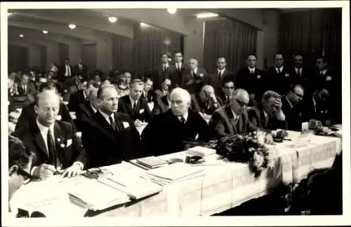 Foto Ak Parlament der Arbeit, 8. Ordentlicher Bundeskongress in München, Politiker