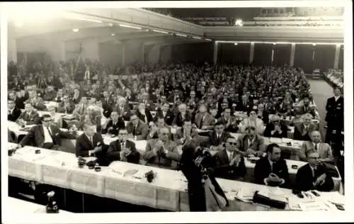 Foto Ak Parlament der Arbeit, 8. Ordentlicher Bundeskongress in München, Politiker