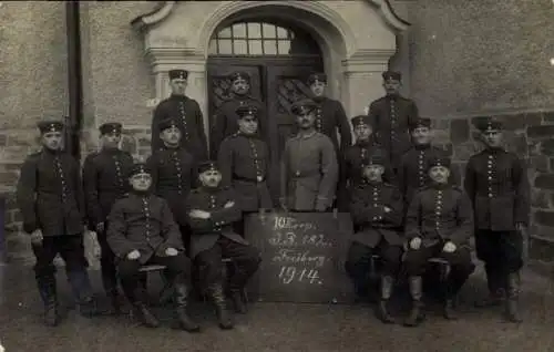 Foto Ak Deutsche Soldaten in Uniformen, 10. Korp. Infanterie-Regiment 182, Freiberg