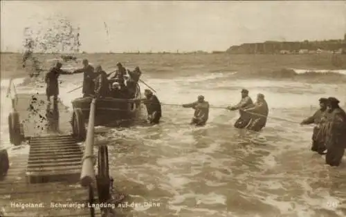 Ak Nordseeinsel Helgoland, Schwierige Landung auf der Düne