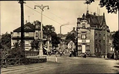 Ak Oelsnitz im Erzgebirge, An der unteren Hauptstraße, IFA Bus, Schienen, HO