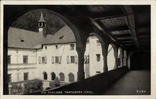 Ak Schwaz Tirol,Säulengang im Schloss Tratzberg