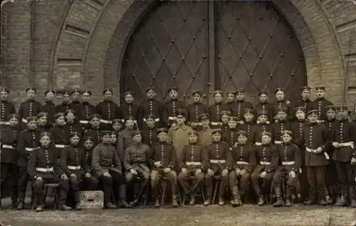 Foto Ak München Bayern, Deutsche Soldaten in Uniformen, Gruppenaufnahme