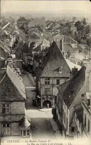 Ak Luxeuil les Bains Haute Saône, La Maison Francois 1er, La Rue du Centre in der Luftlinie