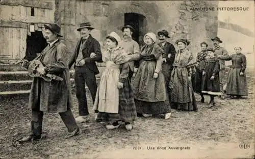 Ak Auvergne, eine Hochzeit in der Auvergne