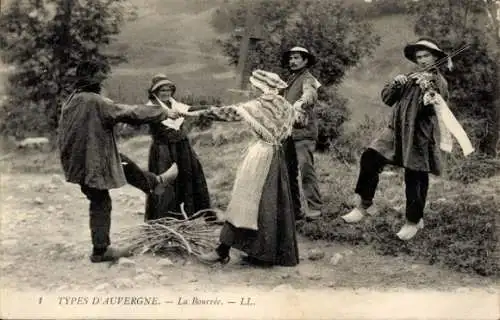 Ak Types d'Auvergne, la Bourree, Mann mit Geige, tanzen, Tracht