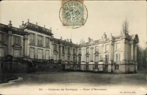 Ak Versigny Oise, Schloss, Cour d'Honneur