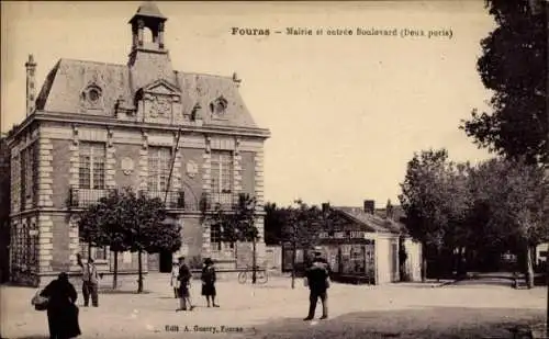 Ak Fouras Charente-Maritime, Mairie et entree Boulevard, Deux ports