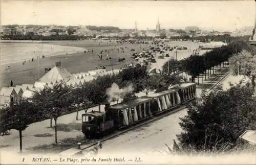 Ak Royan Charente Maritime, Plage, prise du Family Hotel, Dampfzug